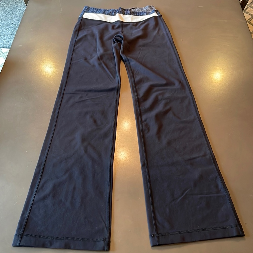 GUC Lululemon Straight Legged Pants